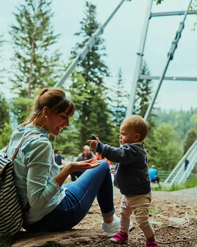 Familienmission Natur: Zapfen-Bingo auf dem Weg, Blatt-Detektiv am Pfadrand, Höhenkick auf der WILDLINE. So wird Lernen zum Abenteuer und der Wald zum Spielplatz.

Bad Wildbad ruft nach Entdeckenden – wer ist dabei? 🌲🗺️🔍🌉🤩📍

#WILDLINE #BadWildbad #Schwarzwald #Familienzeit #Naturlernen #Walderlebnis #OutdoorKids #AbenteuerPur #Ausflugstipp #SpielplatzNatur #ZapfenBingo #BlattDetektiv #Höhenkick #Bucketlist #DasMusstDuErleben