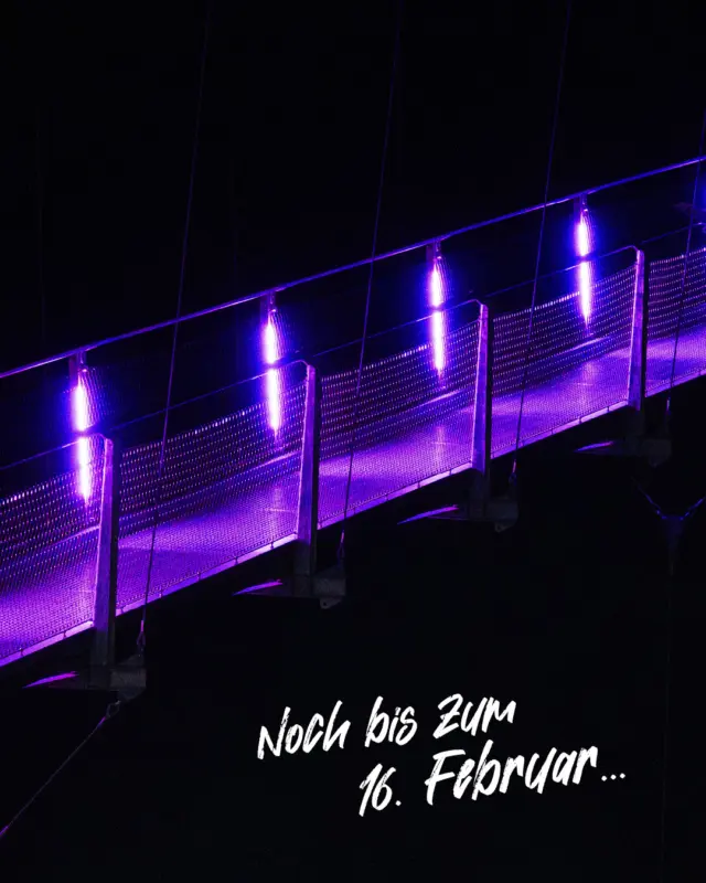 Noch kein Winter-Highlight erlebt? Dann wird es Zeit! ❄️🔥

Der WILDLINE Winterzauber leuchtet nur noch bis 16. Februar – dann heißt es: letzte Runden über die Hängebrücke im bunten Lichtermeer.

Schnapp dir Lieblingsmenschen, zieh die Winterjacke an und starte dein Abend-Abenteuer: Märchenpfad mit Lichterketten, schillernde WILDLINE über den Baumwipfeln, Adrenalinkick und Naturerlebnis in einem 🌈🌉🌲

Anreise easy: in der Innenstadt parken, mit der Sommerbergbahn hochfahren und das Kombiticket nutzen 🚠

📅 Termin aussuchen, Lichtzauber genießen: https://wildline.de/events/wildline-winterzauber-3-2/

#WILDLINE #Winterhighlight #LetzteChance #Winterzauber #Lichtermeer #Abenteuerlust #BadWildbad #Schwarzwald #Ausflugsidee #Brückenabenteuer #Sommerbergbahn #Kombiticket #BucketList