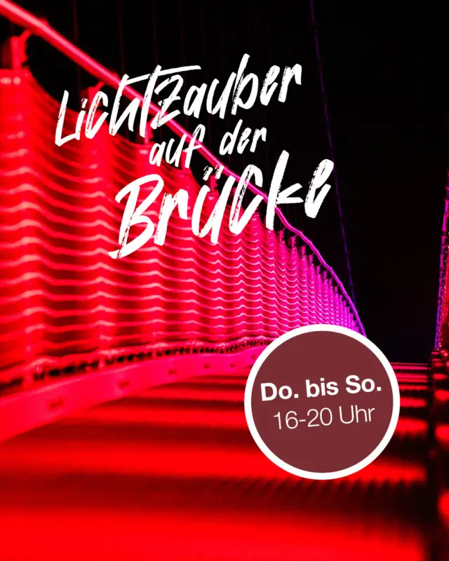 Januar ist grau? Nicht in Bad Wildbad! 🌈✨

Beim WILDLINE Winterzauber schwebst du über einem bunten Farbenspiel aus Licht und Natur – Nervenkitzel inklusive. Über den märchenhaft beleuchteten Pfad geht es hoch zur Hängebrücke, wo dich pures Glücksgefühl und ein einmaliger Ausblick erwarten 💡🌲

Bis zum 16. Februar erstrahlt die WILDLINE donnerstags bis sonntags von 16 bis 20 Uhr im Lichterglanz.

Tipp: Parke bequem in der Innenstadt, fahr entspannt mit der Sommerbergbahn hoch und sichere dir das Kombiticket an der Talstation 🚠

👉 Alle Infos: https://wildline.de/events/wildline-winterzauber-3-2/

#WILDLINE #BadWildbad #Winterzauber #Lichterzauber #Hängebrücke #Abenteuer #Naturerlebnis #Glücksgefühl #Sommerbergbahn #Schwarzwald #Ausflugstipp #Lichtshow #Abendtour