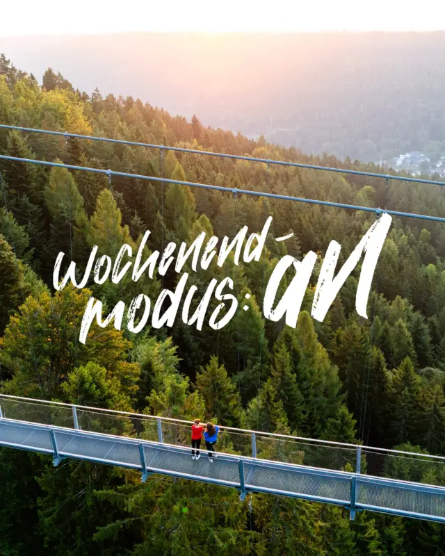 Wochenend-Modus: AN! 🚀

Die Arbeitswoche liegt hinter dir und das Wetter spielt mit! ☀️ Milde Temperaturen und Sonnenschein rufen nach einem echten Abenteuer. Wie wäre es, wenn du dieses Gefühl von Freiheit auf ein völlig neues Level hebst?

Spüre den puren Nervenkitzel, wenn du die 380 Meter lange Spannweite der WILDLINE überquerst, während unter dir die Baumwipfel des Schwarzwaldes im Wind tanzen. 🌲 Atme tief durch, genieße die unglaubliche Aussicht über Bad Wildbad und sammle unvergessliche Glücksgefühle.

Worauf wartest du? Pack deine Liebsten ein und starte ins Abenteuer! 

👉🏼👉🏼👉🏼 Hier Tickets für die WILDLINE bestellen: https://wildline.de/tickets ODER schaue dir den Link in der Bio an.

#WILDLINE #BadWildbad #Hängebrücke #Abenteuer #Nervenkitzel #Naturerlebnis #Schwarzwald #Wochenende #Ausflugsziel