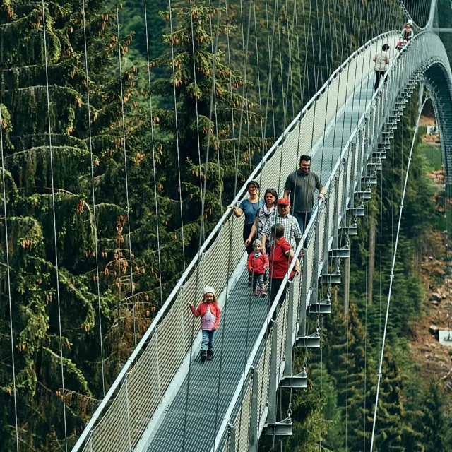 Ihr seid auf der Such nach einem Ausflug der besonderen Art? 

Dann seid ihr auf der WILDLINE genau richtig! 🌲
Spürt das Adrenalin in eurem Körper und wachst bei jedem Schritt über euch hinaus! Ein Erlebnis, das verbindet und den Zusammenhalt stärkt. 

Egal ob Familienausflug, Vereinsausflug, Schulklasse oder mit den Kollegen. 

Fragt die Gruppentarife gerne bei uns an:
📧 willkommen@wildline.de 

alle Infos und online Tickets unter: www.wildline.de 

 #wildline #ausflug #erlebnis #gemeinschaftstärken