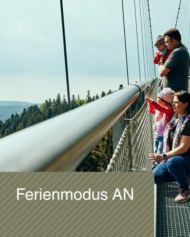 ☀️ Ferienmodus: AN! 🌲✨

Die Sommerferien sind die perfekte Gelegenheit, dem Alltag zu entfliehen und gemeinsam unvergessliche Momente zu erleben. Ob mit der Familie, Freunden oder zu zweit – ein Ausflug zur WILDLINE Hängebrücke verbindet Natur, Abenteuer und beeindruckende Ausblicke auf den Schwarzwald.

Schritt für Schritt geht es hoch über den Baumwipfeln entlang – begleitet von frischer Schwarzwaldluft und einem Panorama, das zum Staunen einlädt. 📸💚 Hier entstehen Erinnerungen und Urlaubsfotos, die noch lange nach den Ferien ein Lächeln ins Gesicht zaubern.

Also: Rucksack packen, Lieblingsmenschen schnappen und die Sommerferien für ein besonderes Erlebnis nutzen!

👉 Um mögliche Wartezeiten an der Kasse zu vermeiden buche dir jetzt schon dein online Ticket: https://wildline.de/ueber-die-bruecke/eintrittspreise-und-tickets/

📍 Wer steht bei eurem nächsten Ferienausflug mit euch auf der WILDLINE? Verratet es uns in den Kommentaren! 👇

#Wildline #Sommerferien #Schwarzwald #Ausflugsziel #Familienzeit #NaturErleben #Hängebrücke #VisitSchwarzwald #Ferienzeit #Abenteuer #Panorama #Erlebnis